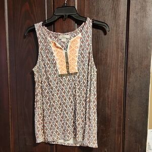 Chic Sleeveless Tank with Intricate Pattern